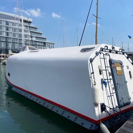 5 Star Ocean Village Marina Reconditioned Rnli Rig Life Boat سوثامبتون المظهر الخارجي الصورة
