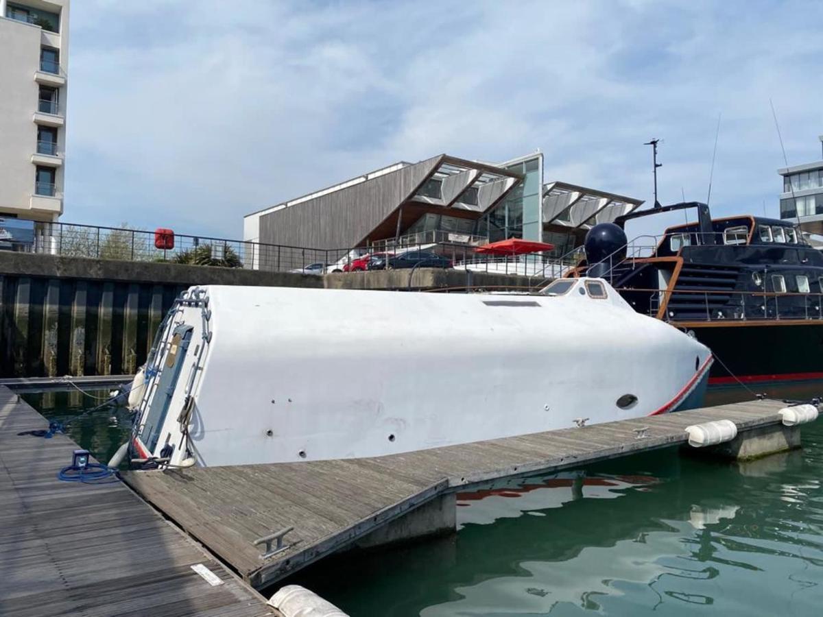 5 Star Ocean Village Marina Reconditioned Rnli Rig Life Boat سوثامبتون المظهر الخارجي الصورة